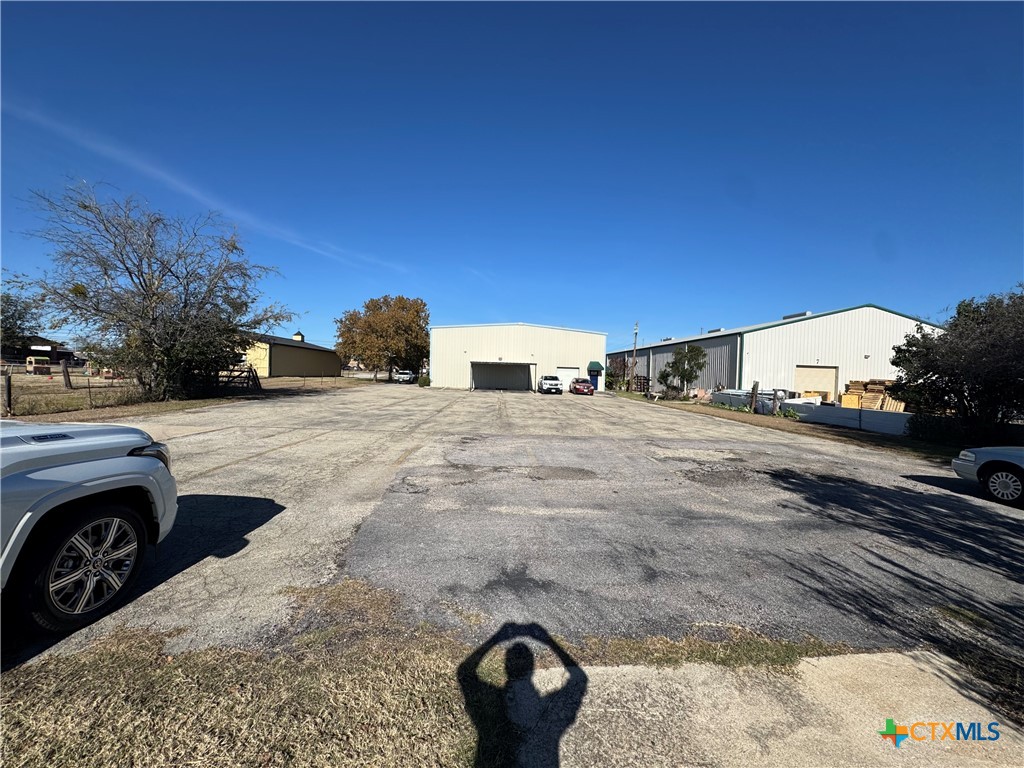 502 E Elms Road Property Photo 12