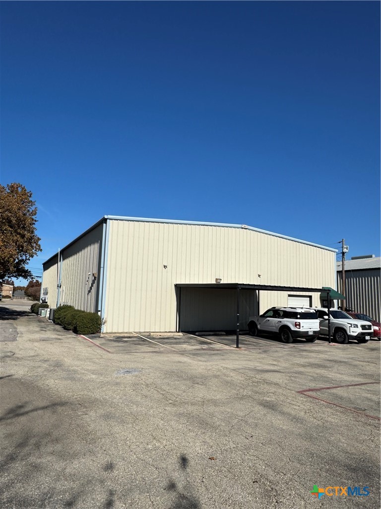 502 E Elms Road Property Photo 14