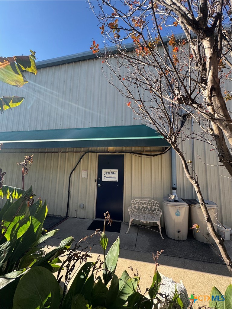 502 E Elms Road Property Photo 17