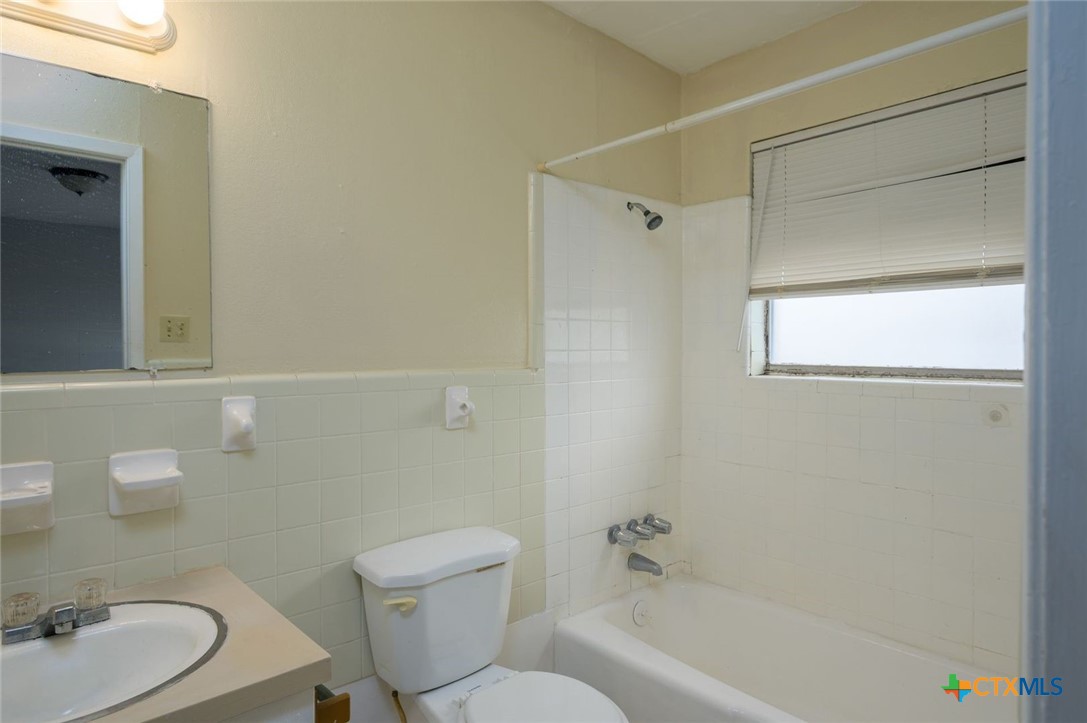 1015 Hall Avenue Property Photo 6