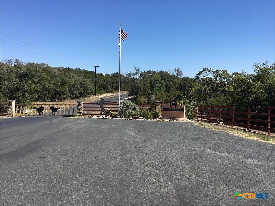 530 Stallion Estates Property Photo 3