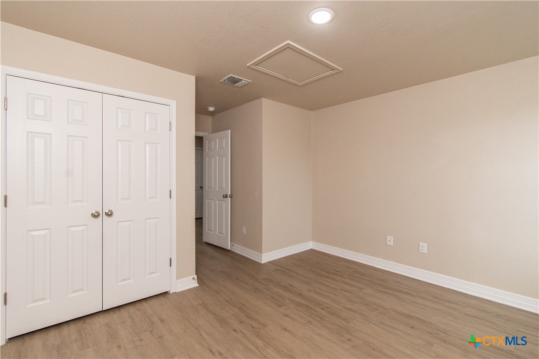 806 White Meadow Drive B Property Photo 13