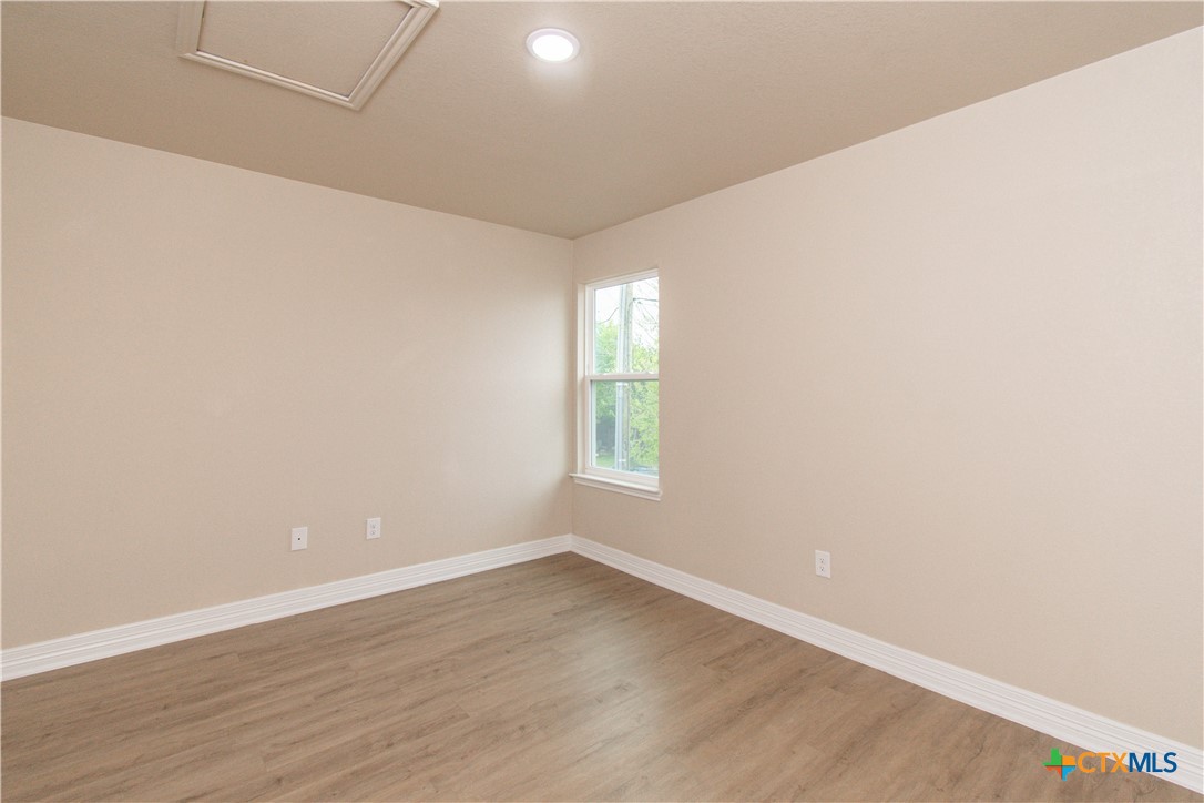 806 White Meadow Drive B Property Photo 14