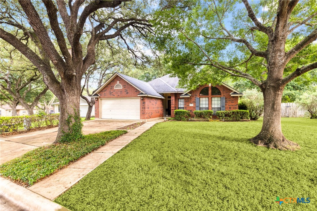 1502 Oak Knoll Lane Property Photo 1