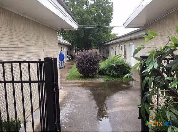 307 E Bryce Drive Property Photo 2