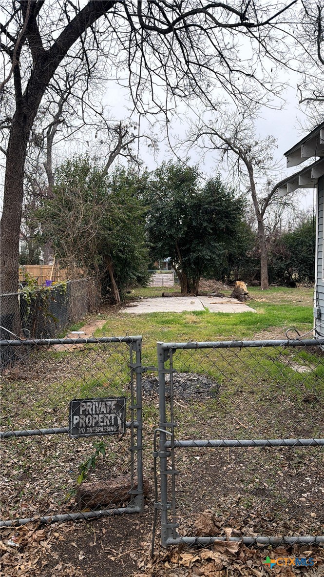2114 Lyle Avenue Property Photo 2