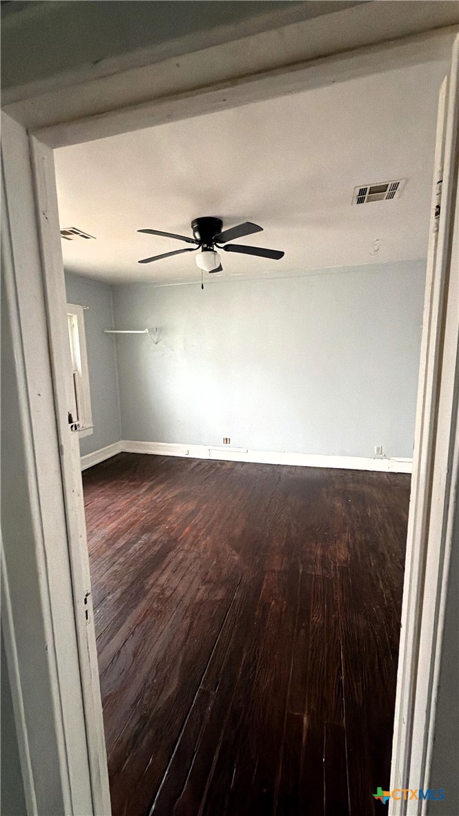2114 Lyle Avenue Property Photo 3