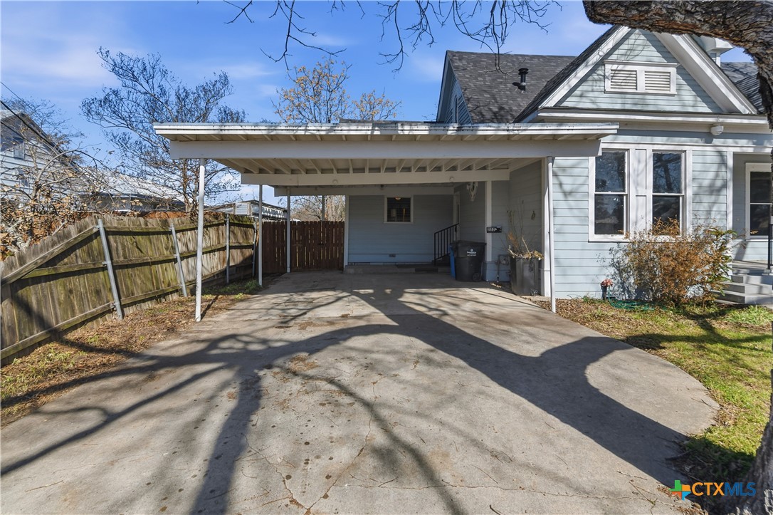222 E Cedar Street Property Photo 4