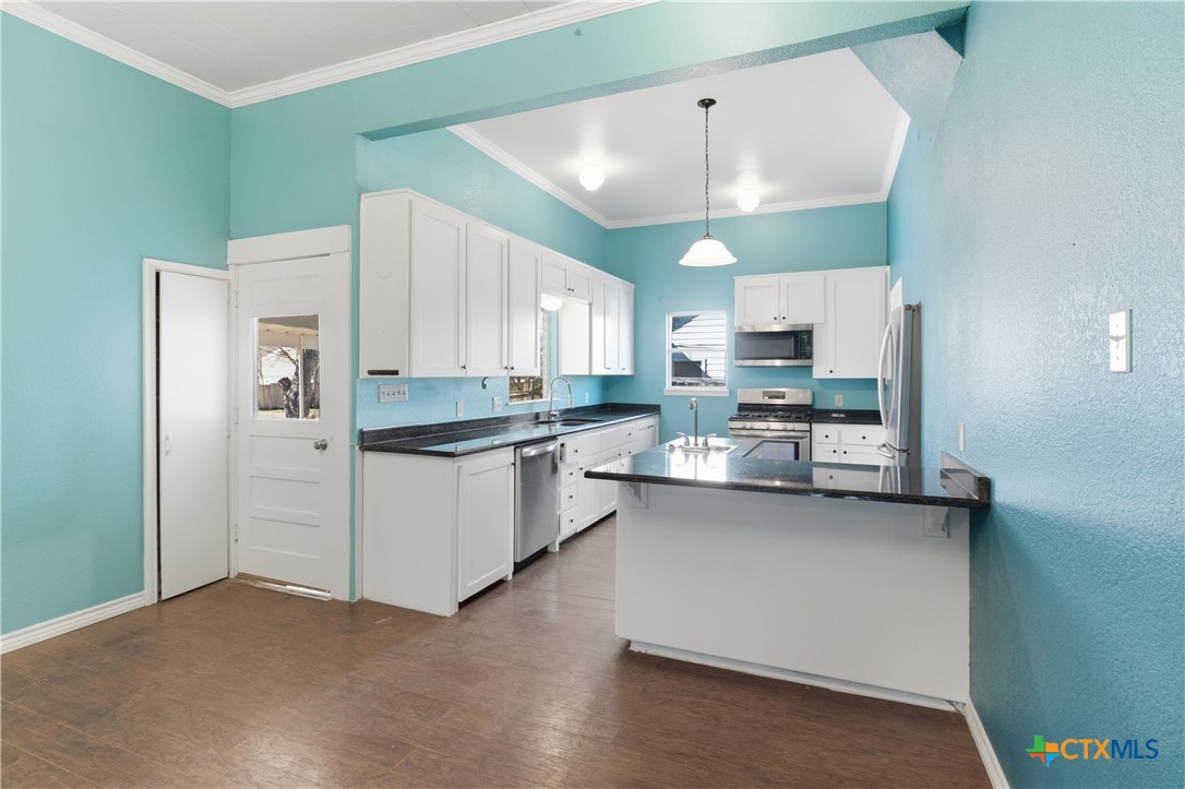 222 E Cedar Street Property Photo 10