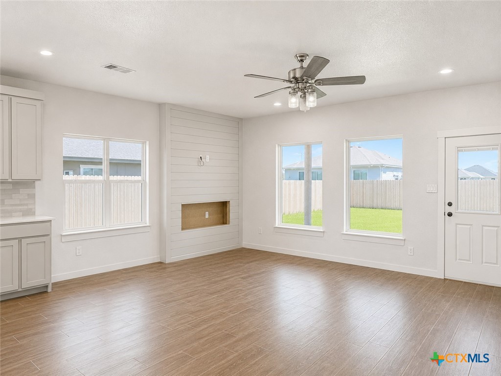 1422 Cedar River Lane Property Photo 4
