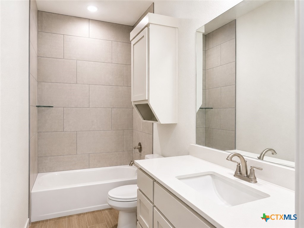 1422 Cedar River Lane Property Photo 6