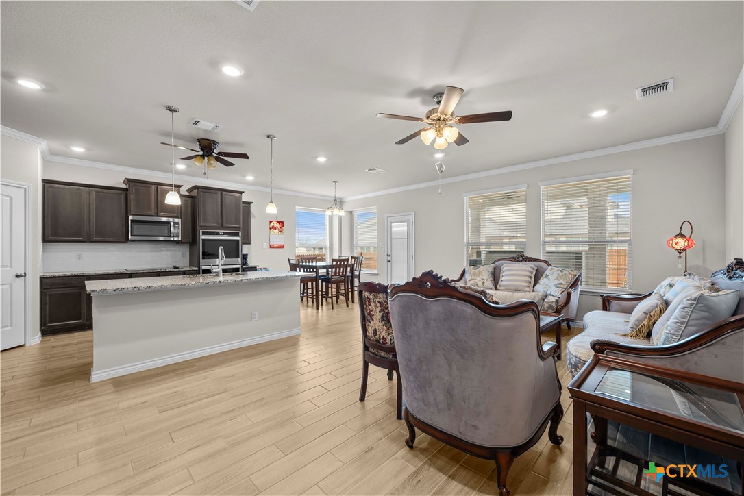 1305 Roma Street Property Photo 5