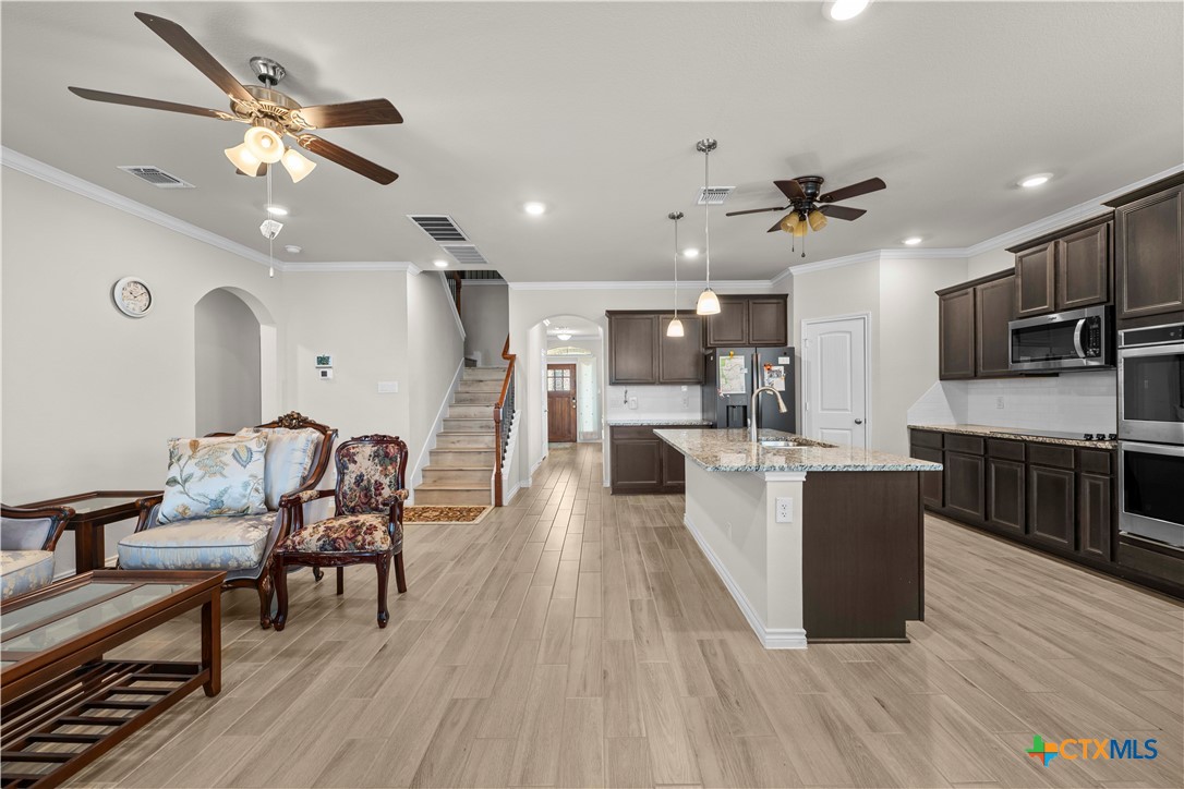 1305 Roma Street Property Photo 8
