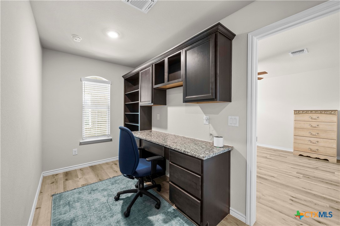 1305 Roma Street Property Photo 14