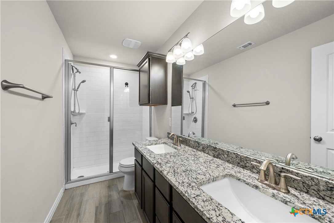 1305 Roma Street Property Photo 15