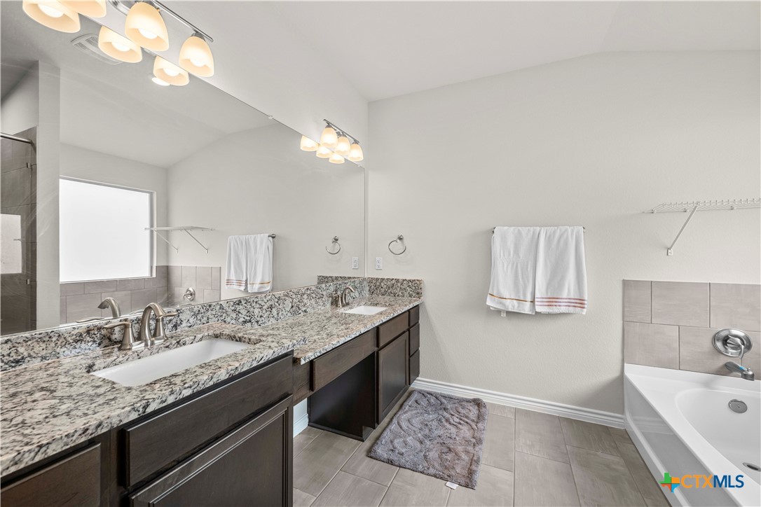 1305 Roma Street Property Photo 20