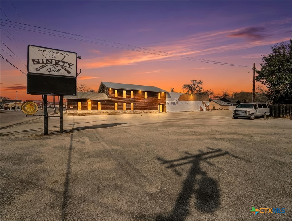 317 N Avenue E Property Photo 1