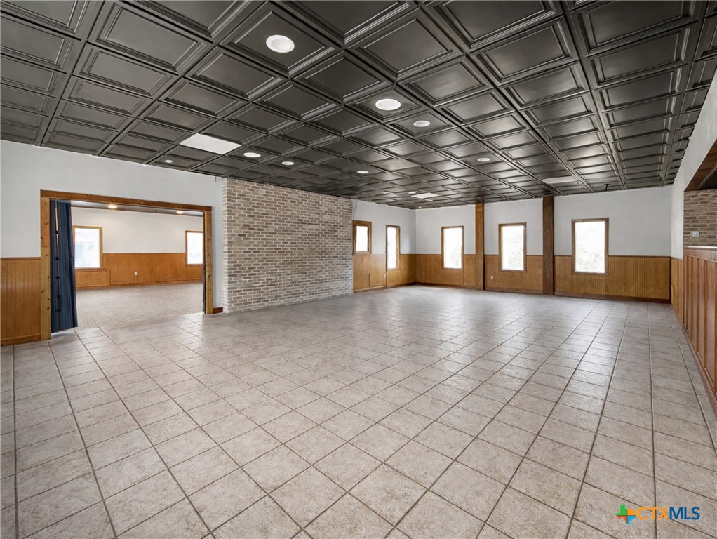 317 N Avenue E Property Photo 6