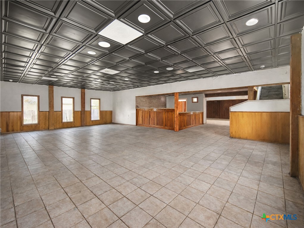 317 N Avenue E Property Photo 8