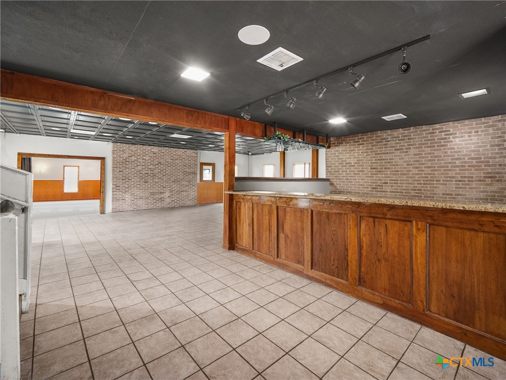 317 N Avenue E Property Photo 10