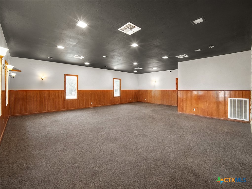 317 N Avenue E Property Photo 11