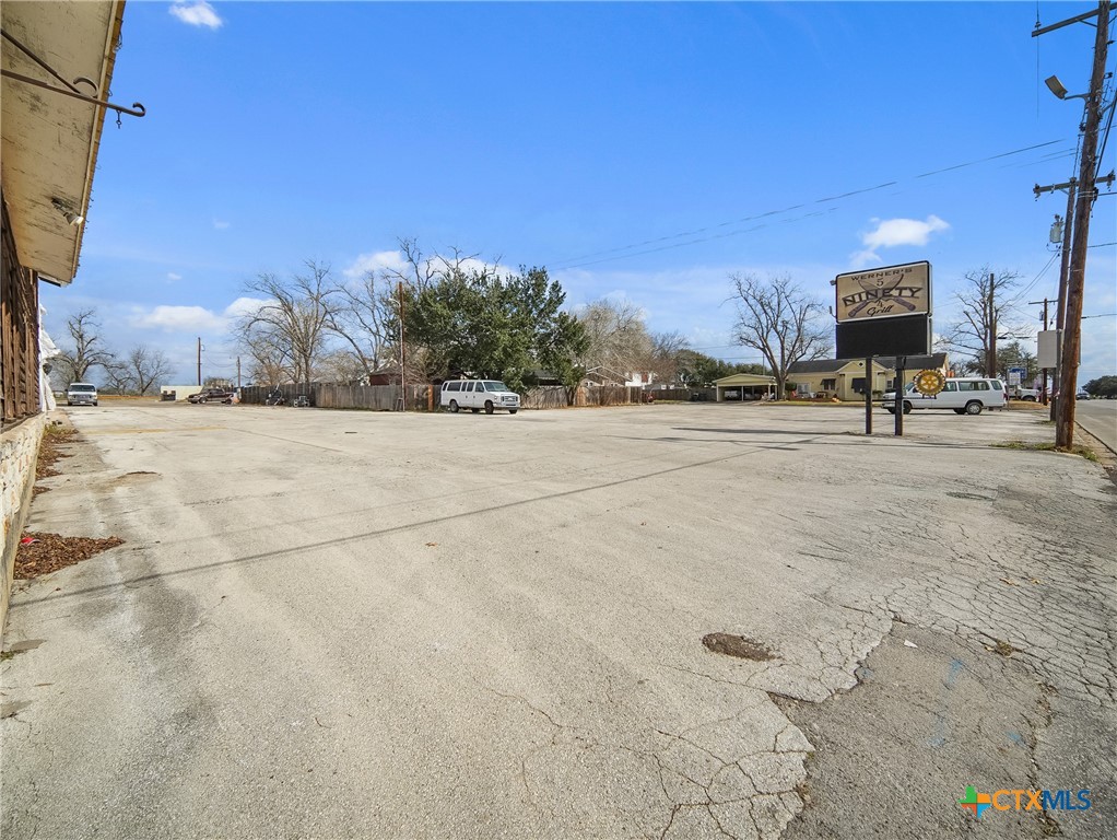 317 N Avenue E Property Photo 18