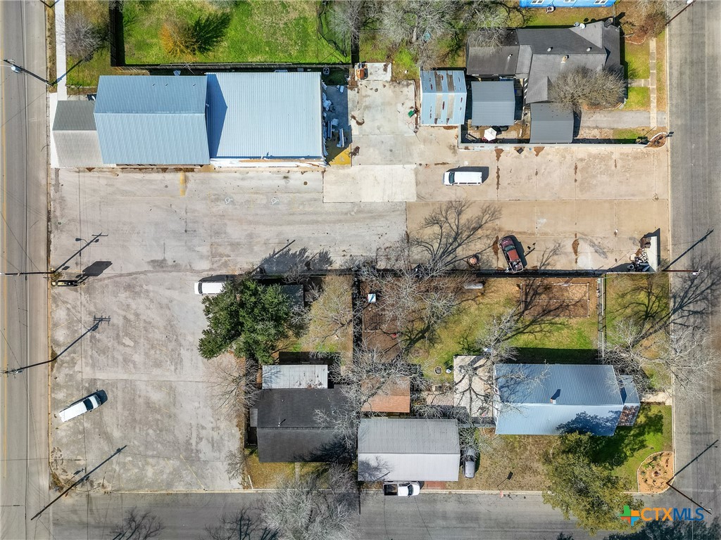 317 N Avenue E Property Photo 23