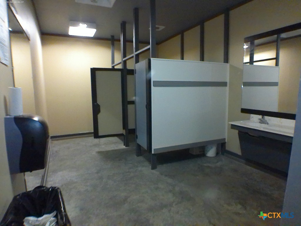 4100 Veterans Memorial Boulevard Property Photo 8