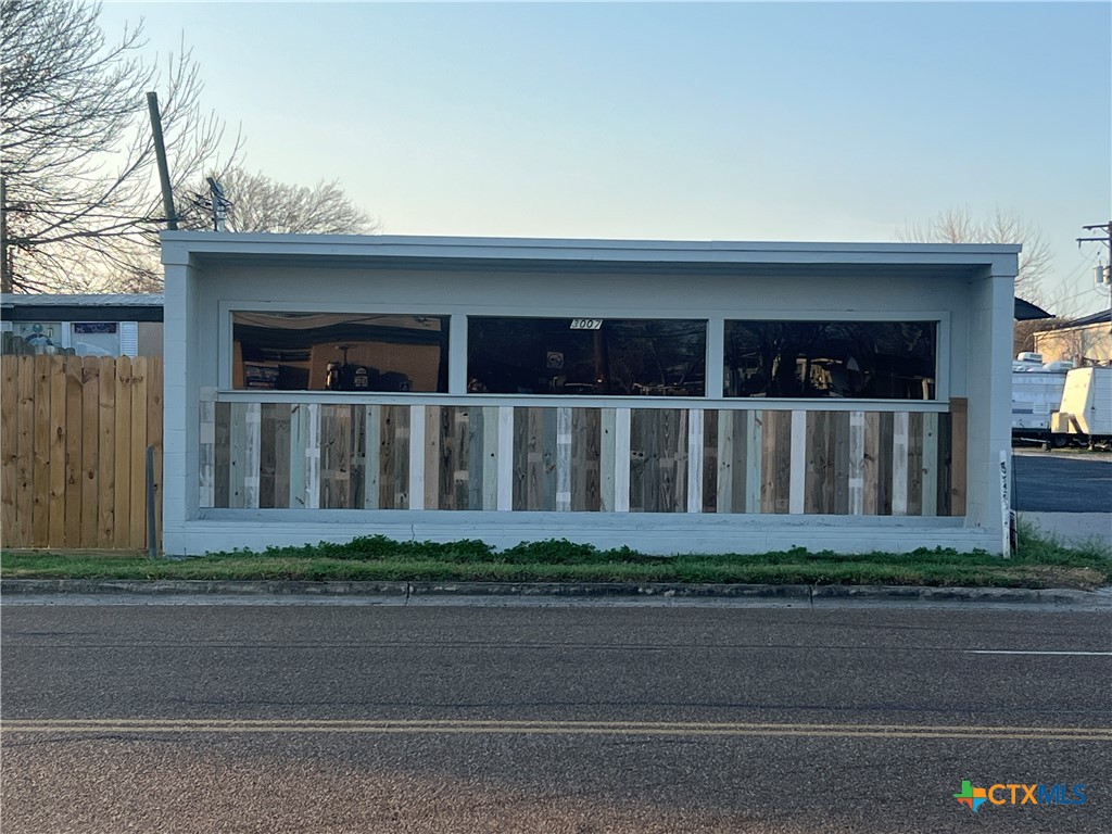 3007 E Red River Street Property Photo 1