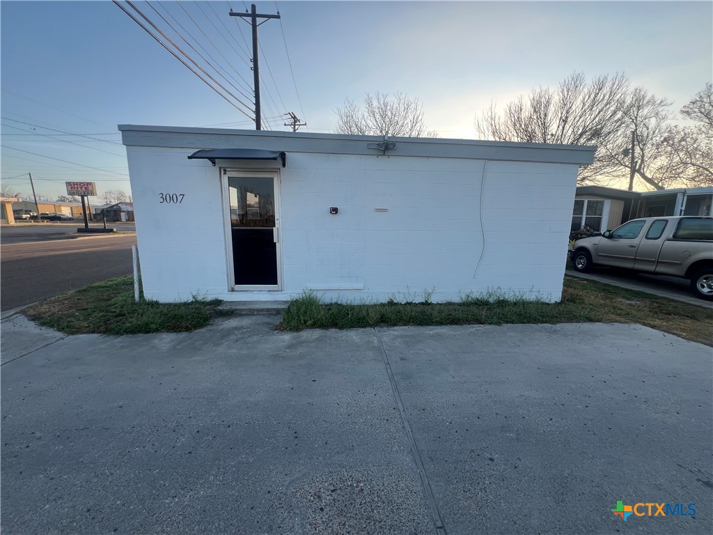 3007 E Red River Street Property Photo 4