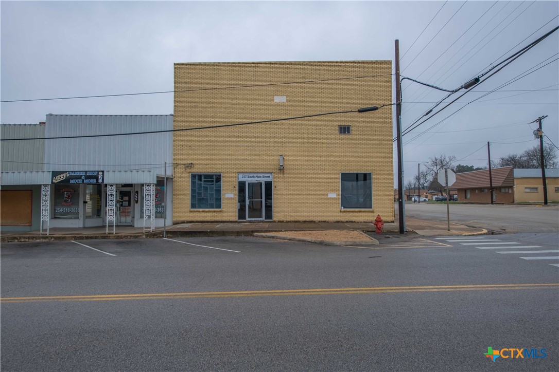 217 S Main Street Property Photo 4