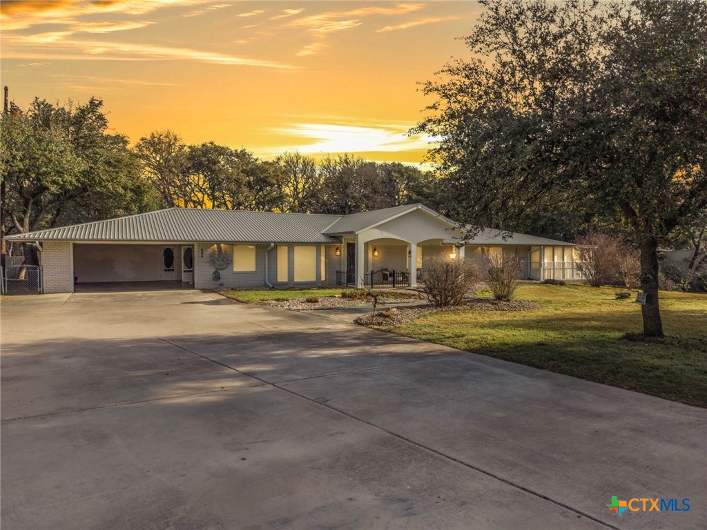 888 Shanklin Road Property Photo