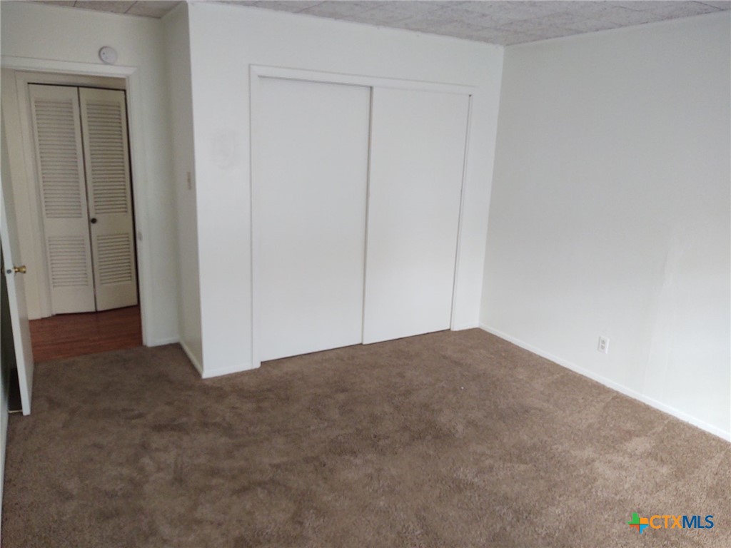 2112 N Interstate 35 Property Photo 2