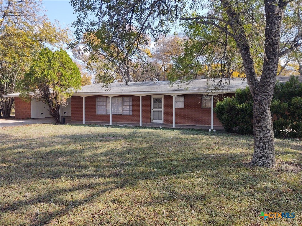 2112 N Interstate 35 Property Photo 8