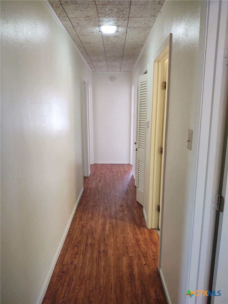 2112 N Interstate 35 Property Photo 10