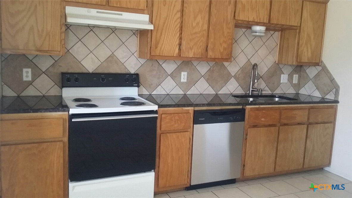1102 Circle M Drive B Property Photo 4