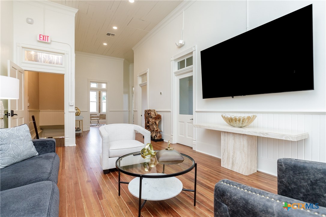 207 1/2 E Constitution Street 4 Property Photo 8