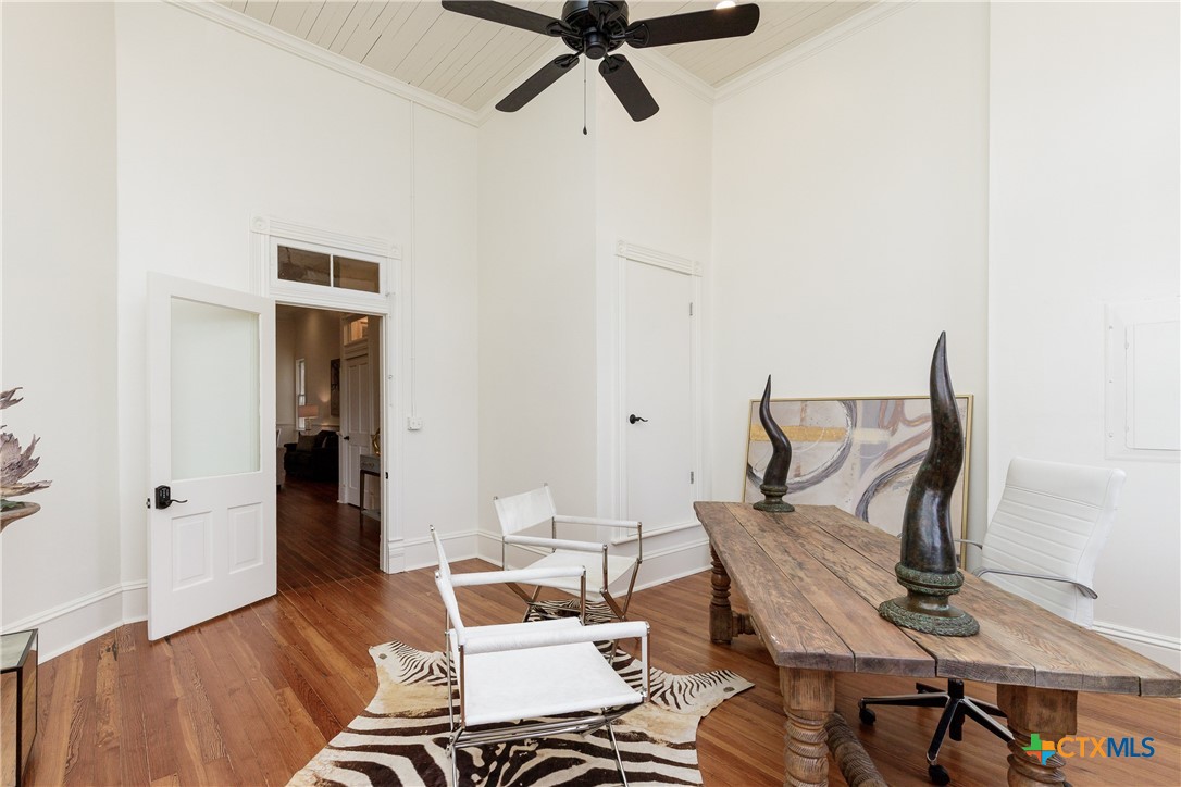 207 1/2 E Constitution Street 4 Property Photo 15
