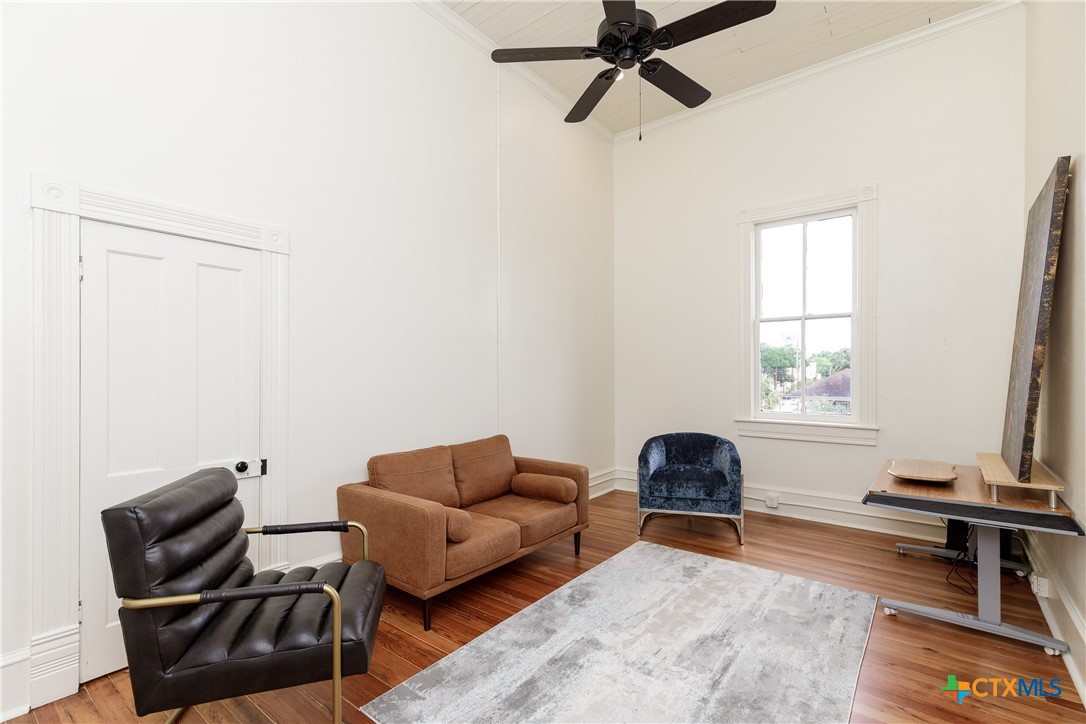 207 1/2 E Constitution Street 4 Property Photo 16