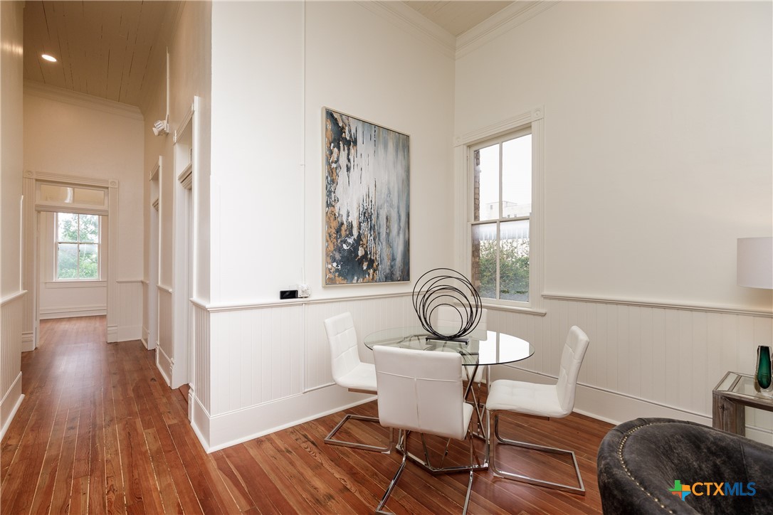 207 1/2 E Constitution Street 4 Property Photo 18