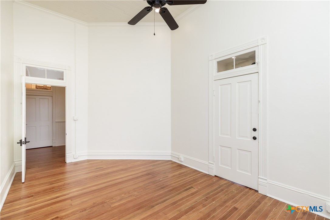 207 1/2 E Constitution Street 4 Property Photo 20