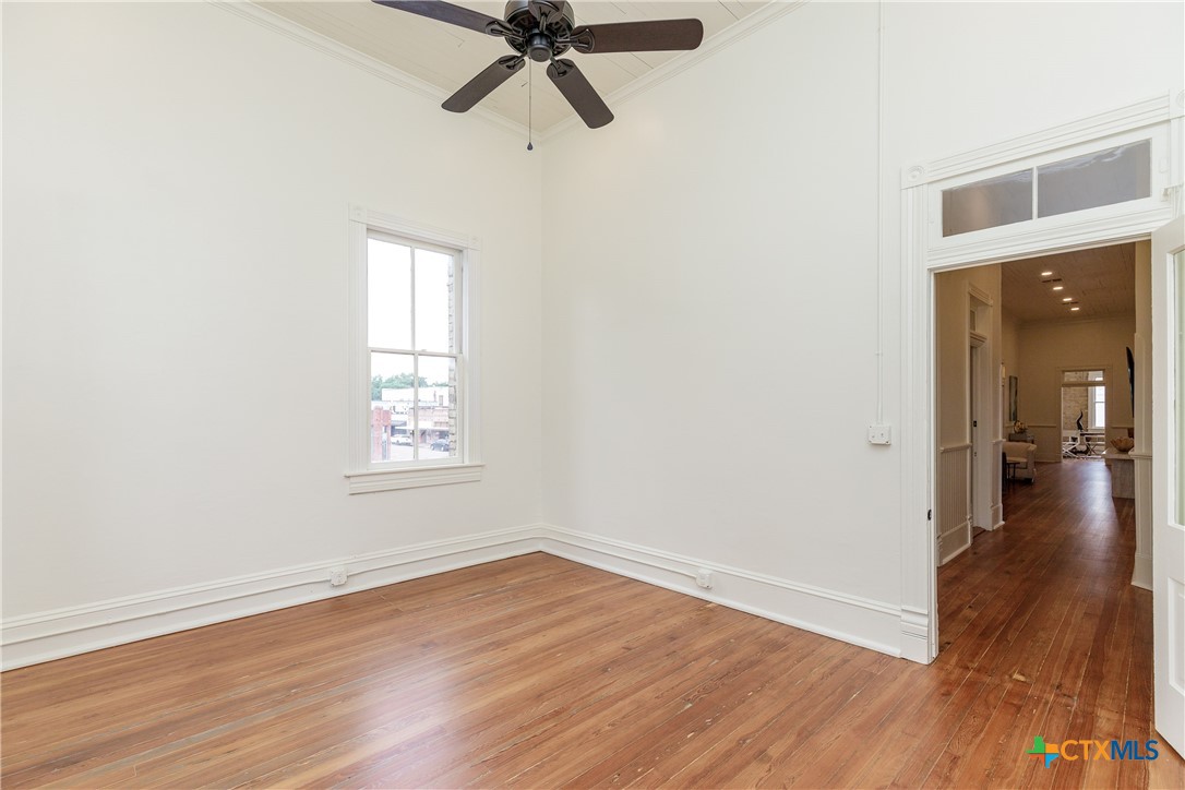 207 1/2 E Constitution Street 4 Property Photo 22