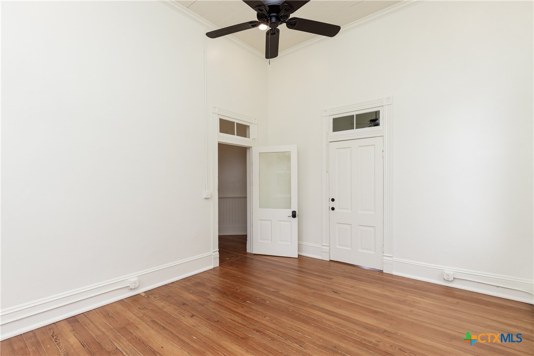 207 1/2 E Constitution Street 4 Property Photo 23