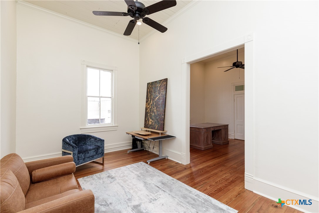 207 1/2 E Constitution Street 8 Property Photo 21