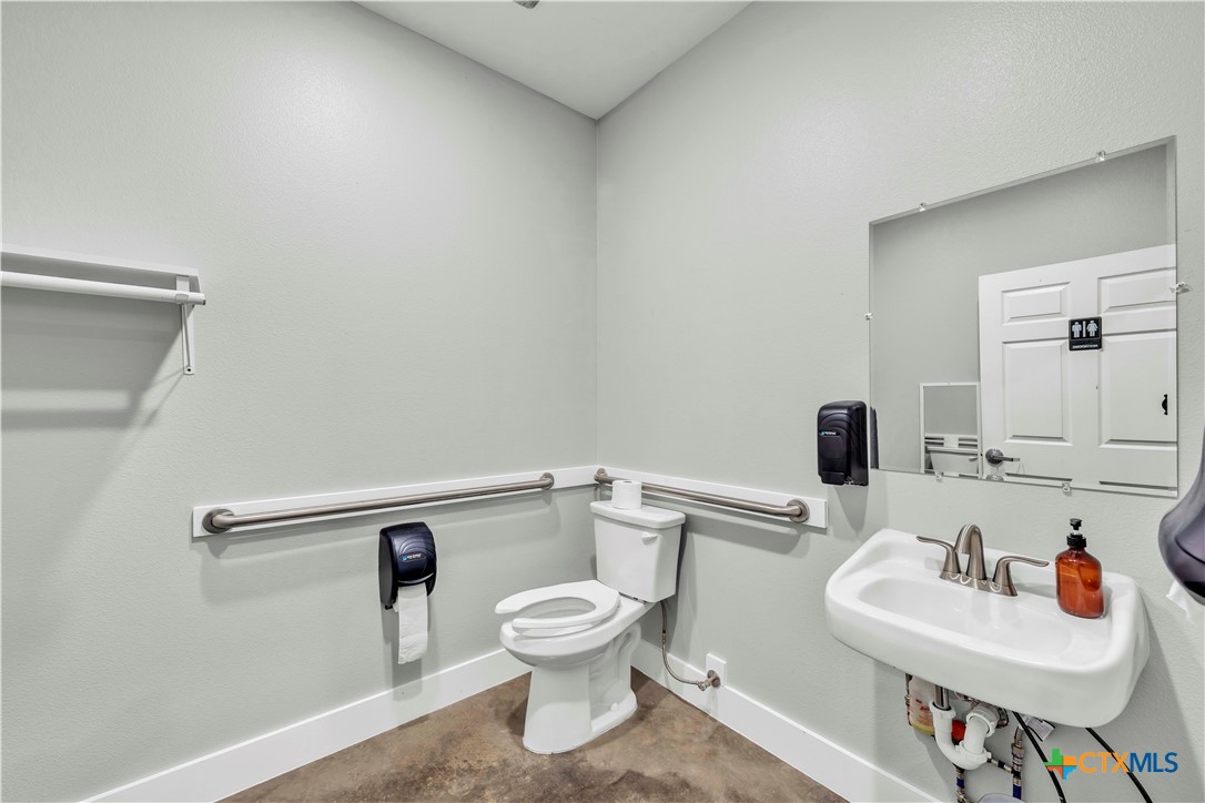 502 W Business 190 Highway Property Photo 25