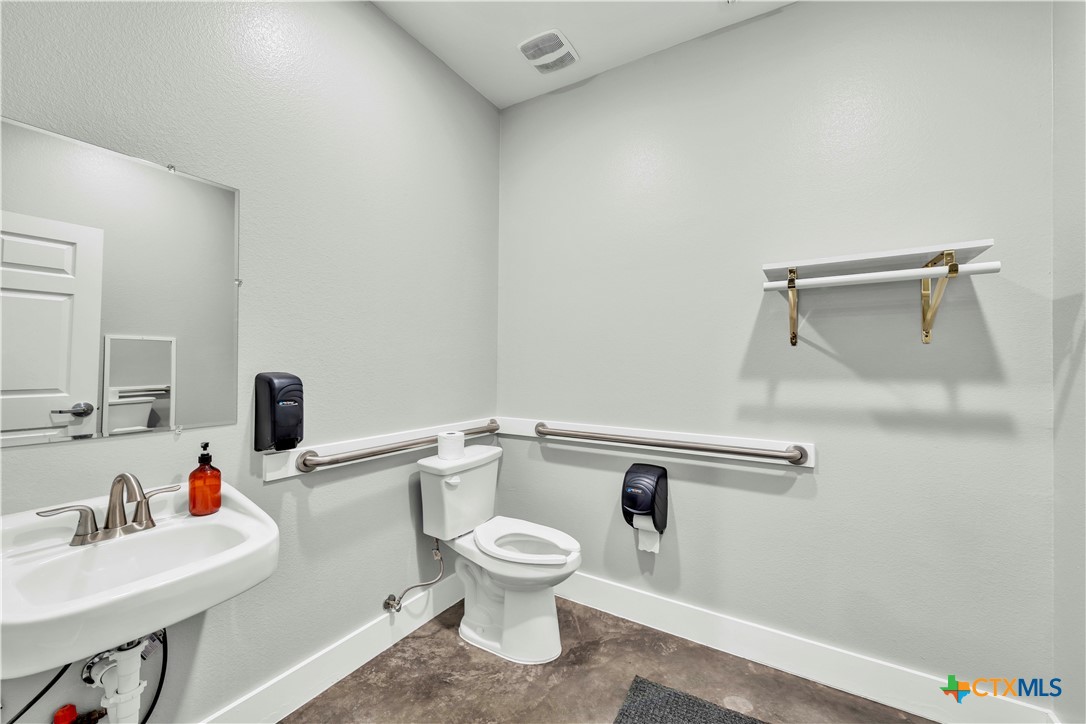 502 W Business 190 Highway Property Photo 26