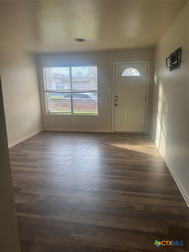 904 Houston Street Property Photo 3