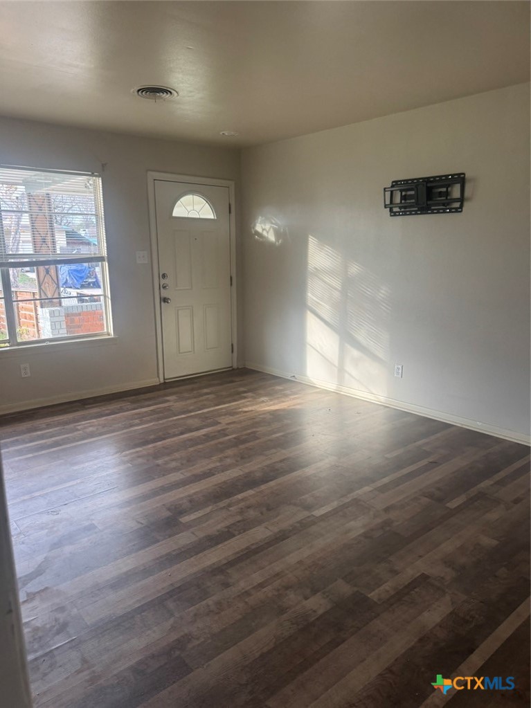 904 Houston Street Property Photo 8