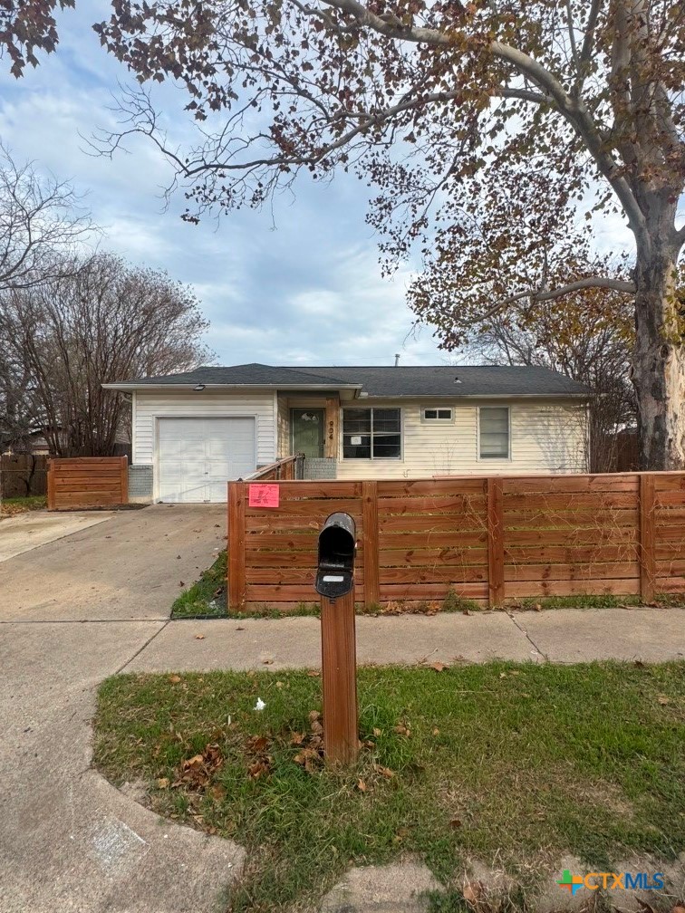 904 Houston Street Property Photo 9