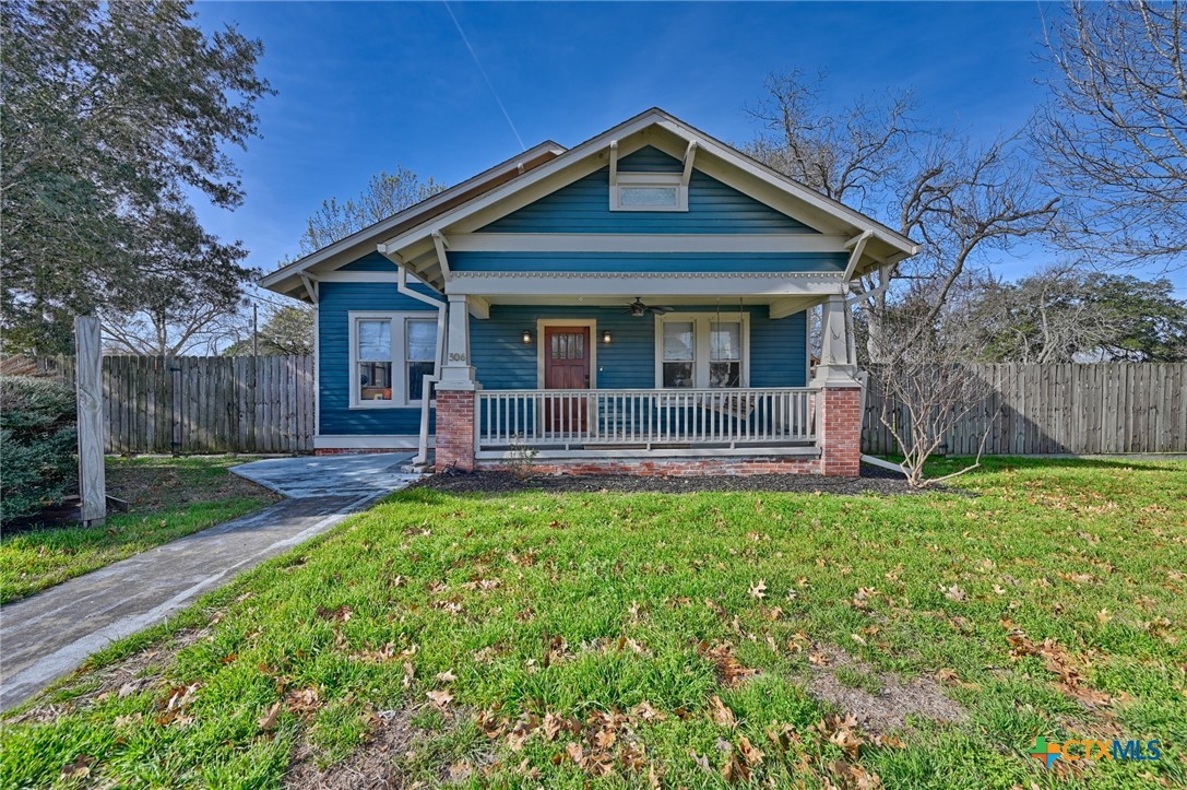 306 N Avenue E Property Photo 1